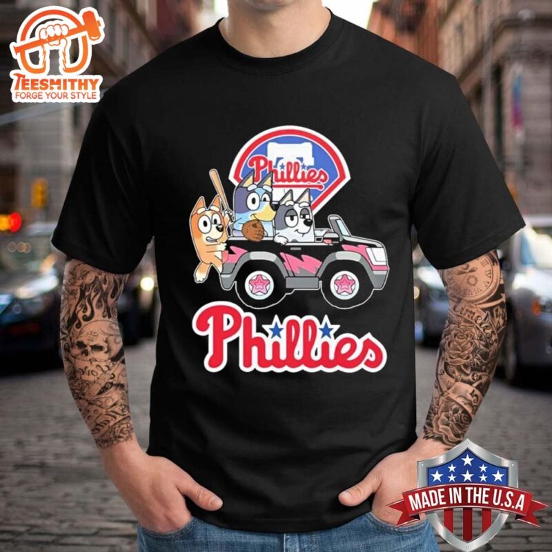 Official MLB Philadelphia Phillies Bluey Bandit, Chilli And Aunt Trixie Driving Car T-shirt