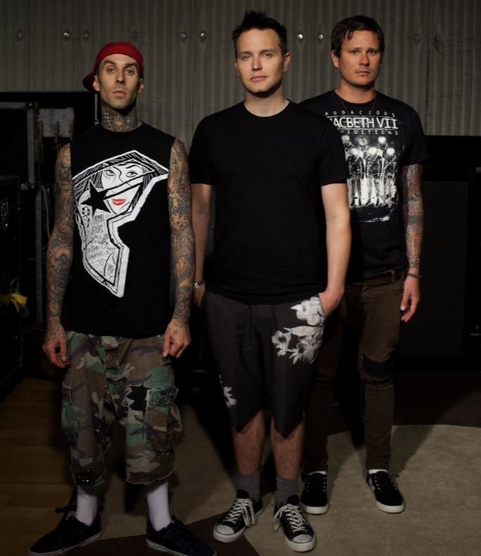 Blink-182 Outfit Idea: Embrace the Pop-Punk Aesthetic